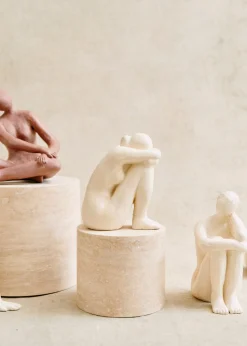 Sculpture Guénolée Courcoux - Femme Assise Grand Modèle-Sezane Shop